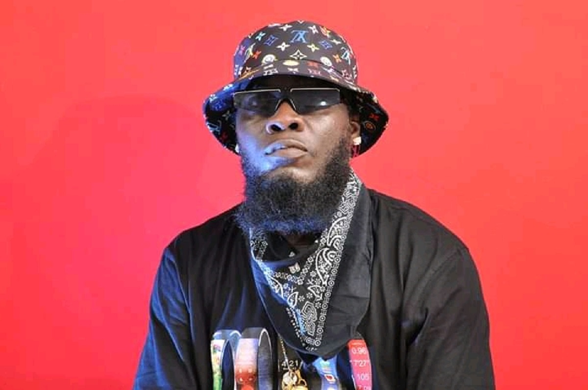 Yaovi Kheteti aurait-il été empêché de prendre une photo avec Ali-Jezz  dans une boîte de Lomé ? La rumeur enflamme le web (photo)