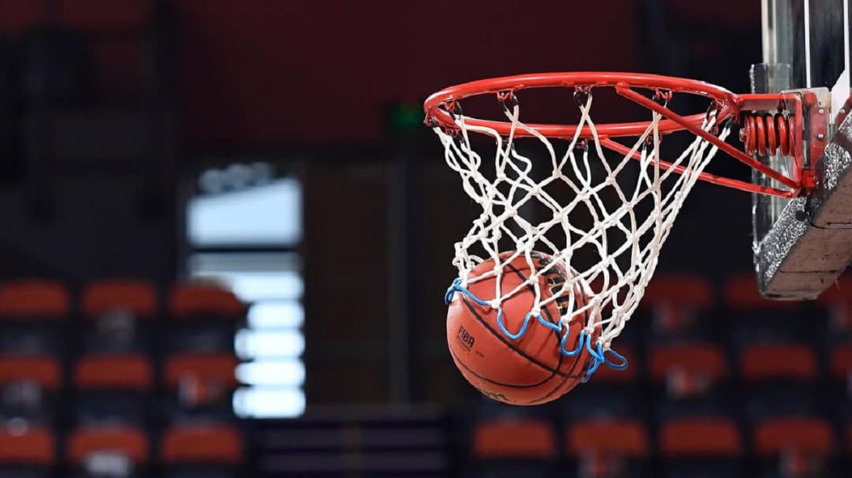 Coup de génie : cet Asiatique transforme une tête humaine en balle de Basket et joue avec, le résultat est impressionnant (vidéo)