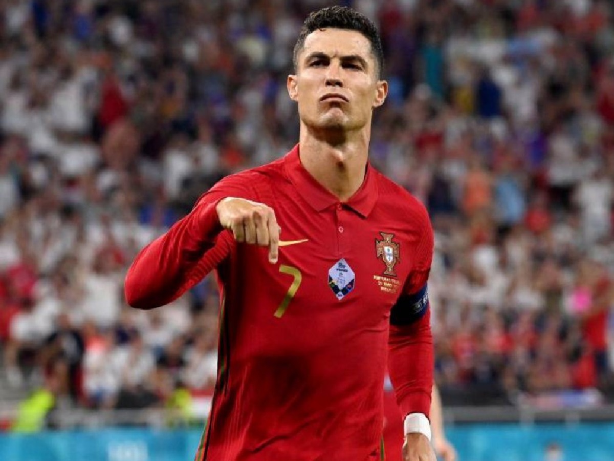 Cristiano Ronaldo fume-t-il de la cigarette ? Cette photo suscite des interrogations