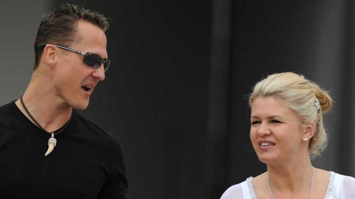 Corinna Schumacher sévèrement critiquée : la femme du champion du monde de Formule 1 craque en pleine cérémonie (photo)