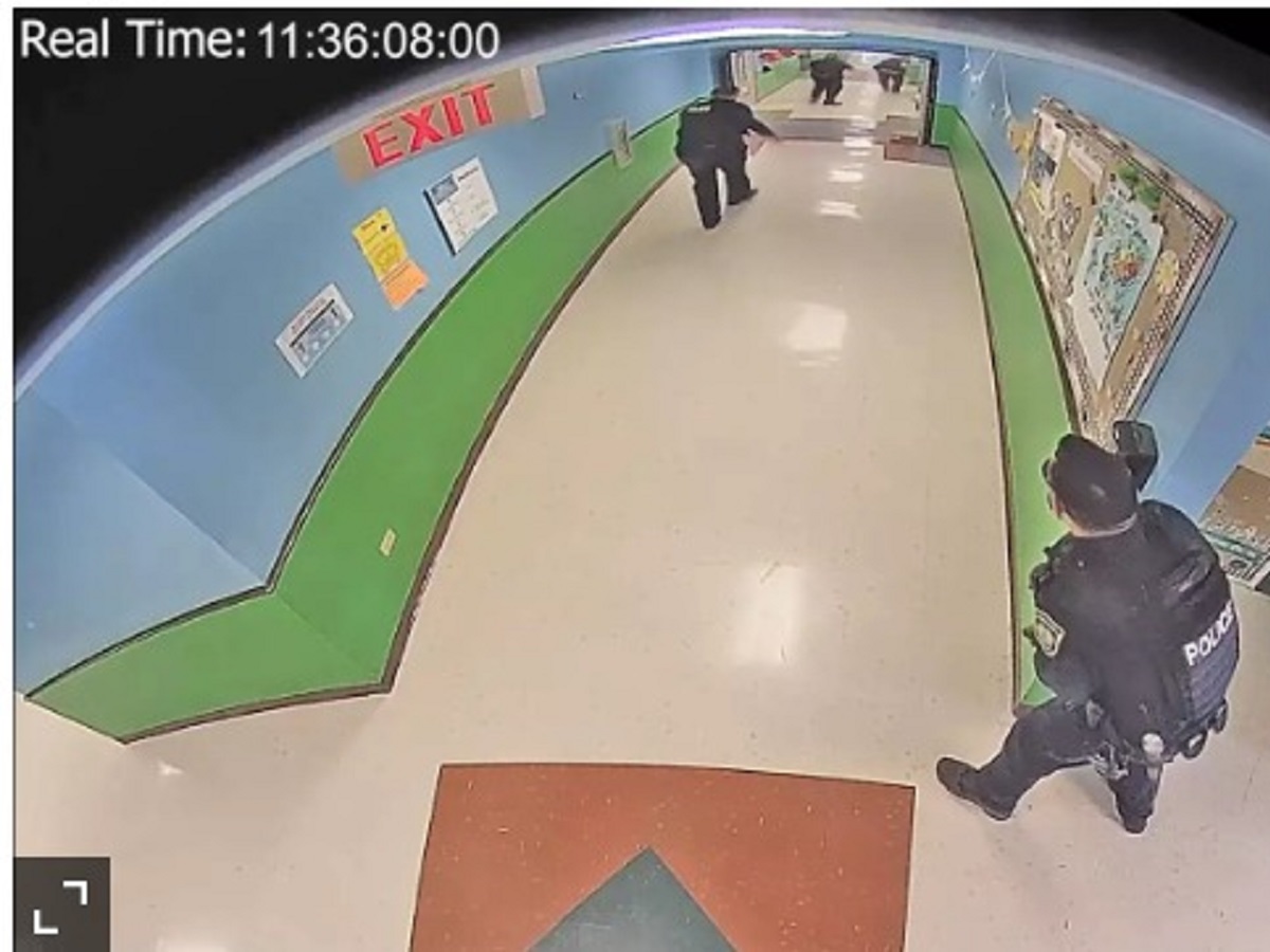 USA / Uvalde : Une vidéo montre les flics confronter le tireur une heure après leur entrée dans l’école