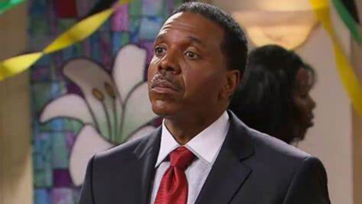 Creflo Dollar : « Jetez tous les livres, cassettes et vidéos… sur le sujet de la dîme » ; le pasteur américain crée un scandale avec cette confession (vidéo)