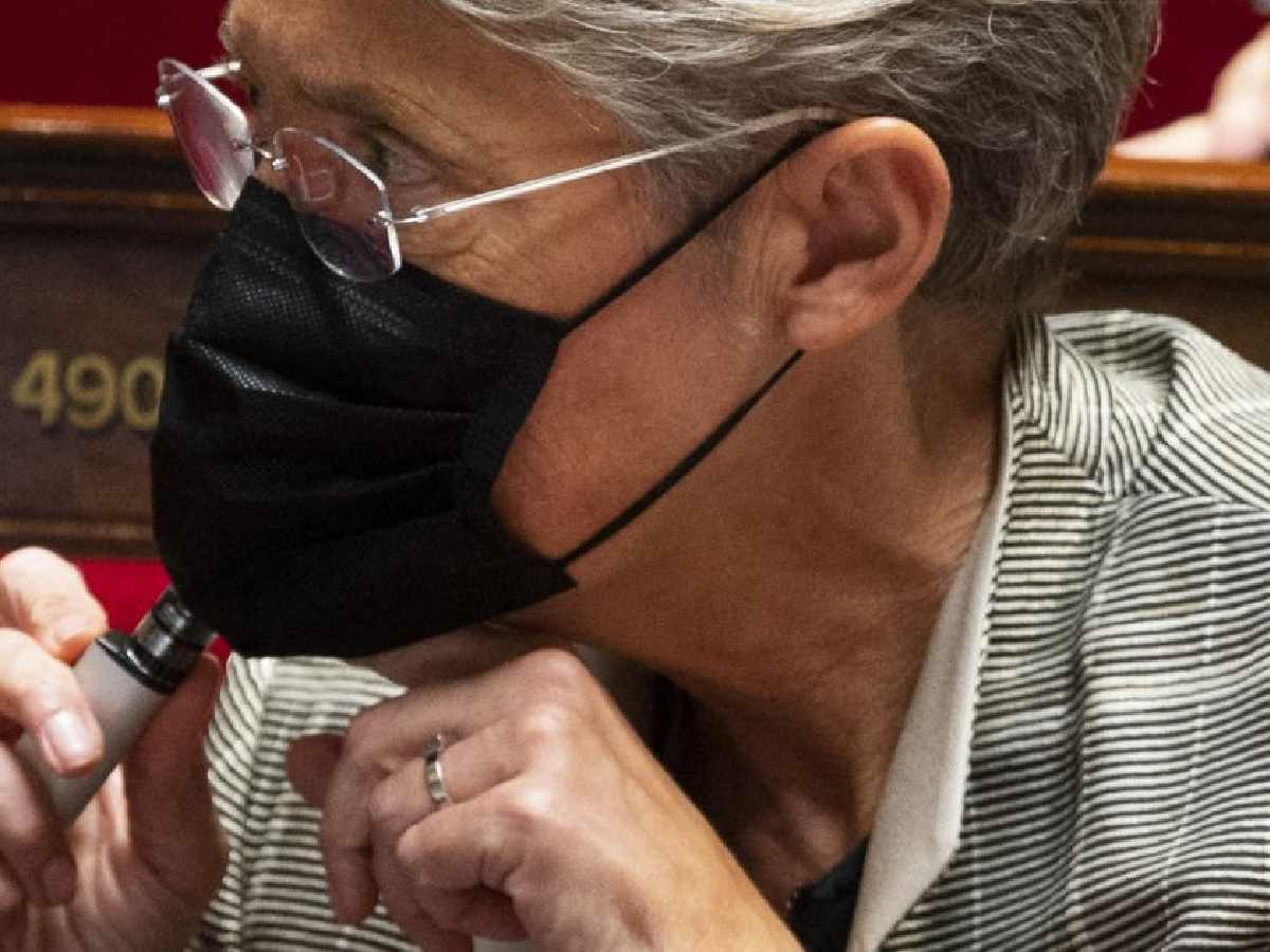 Polémique : Élisabeth Borne surprise en train de fumer à l’Assemblée nationale, la vidéo devient virale
