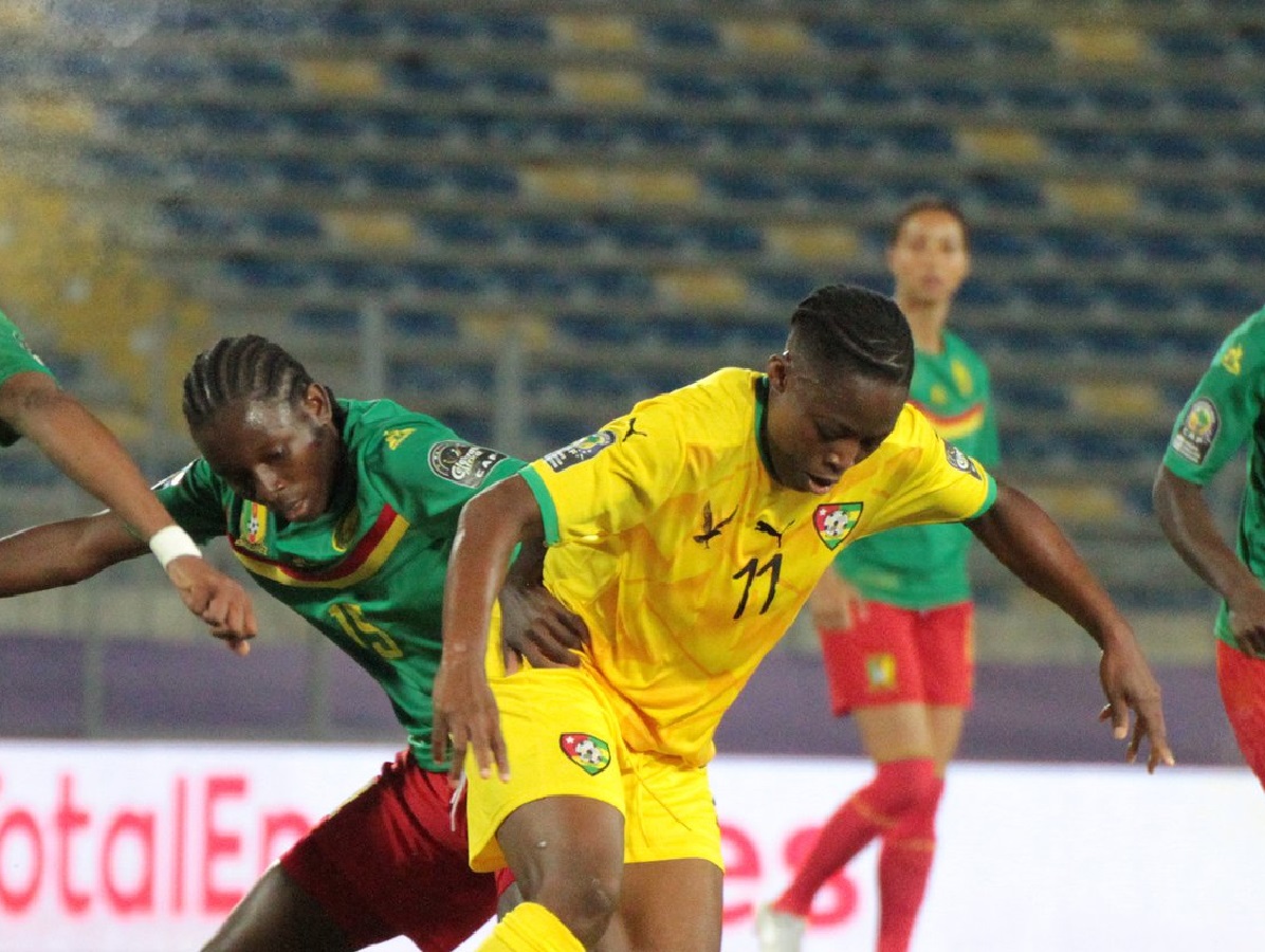 Les Camerounais fous de rage : « Eto’o vire ce coach ! Ce n’est pas possible de faire match nul contre le Togo »
