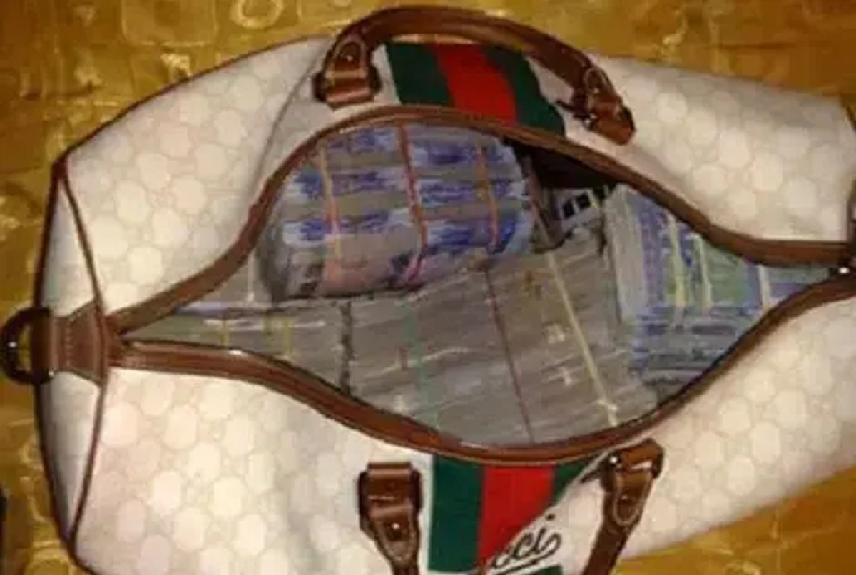 Fait surprenant : il ramasse un sac contenant 9 millions de FCFA et décide de le…(photos)