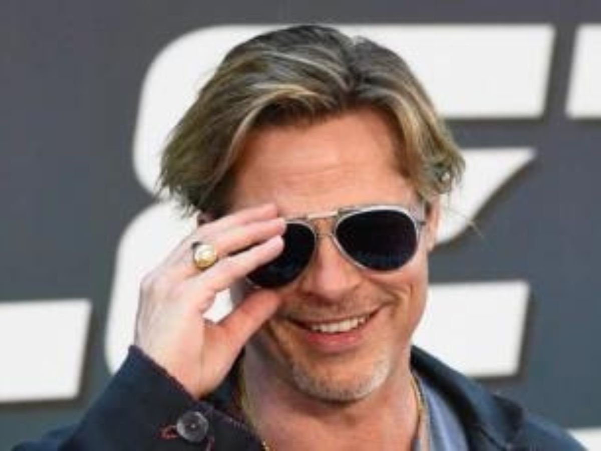 Jupe, mollets musclés… Brad Pitt surprend sur le tapis rouge (Photo)