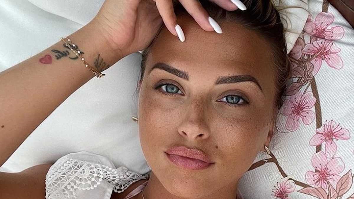 Kelly Vedovelli : la chroniqueuse de TPMP balance un cliché ultra s3xy sur la toile (photo)