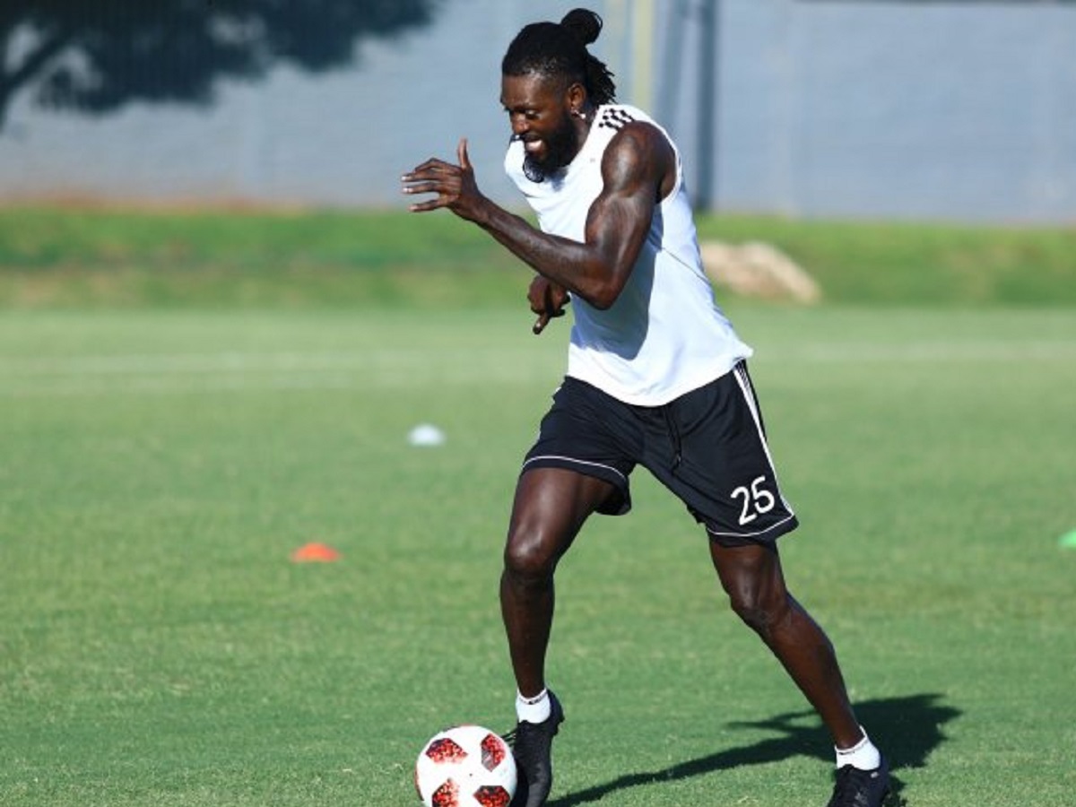 « Le roi est de retour… » : Emmanuel Adebayor débarque dans son ancien club (photo)