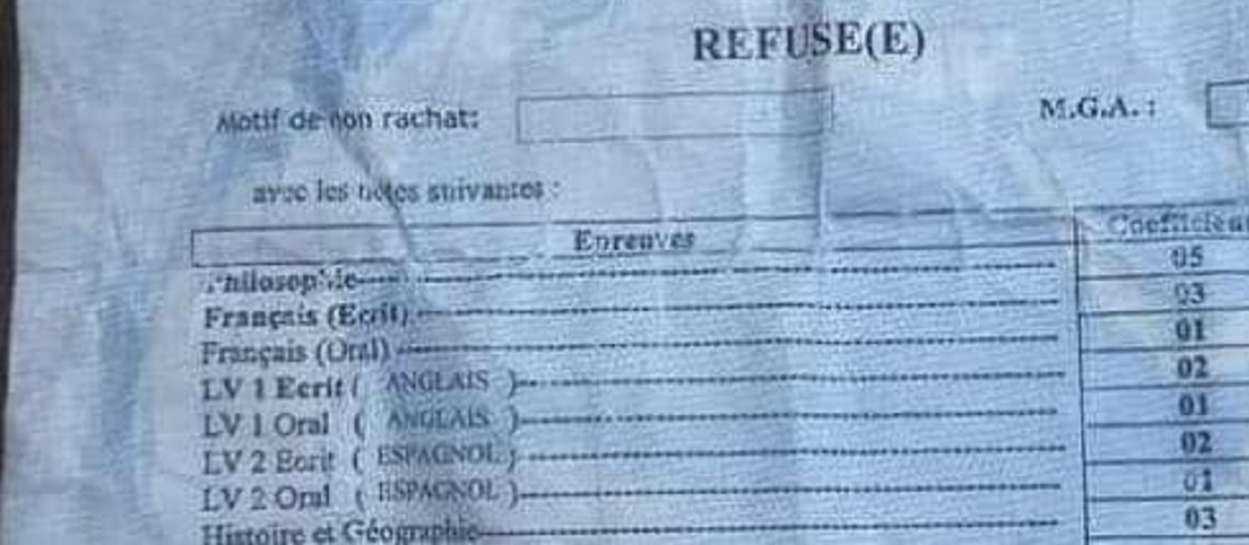 BAC 2 : pour avoir totalisé 4.25 de moyenne, il jette son relevé ; la photo de ses notes fait le tour de la toile