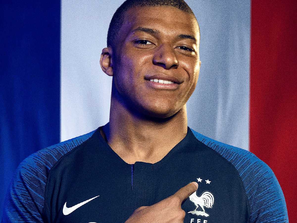Mondial 2022 : le maillot extérieur des Bleus fuite sur la toile (photo)