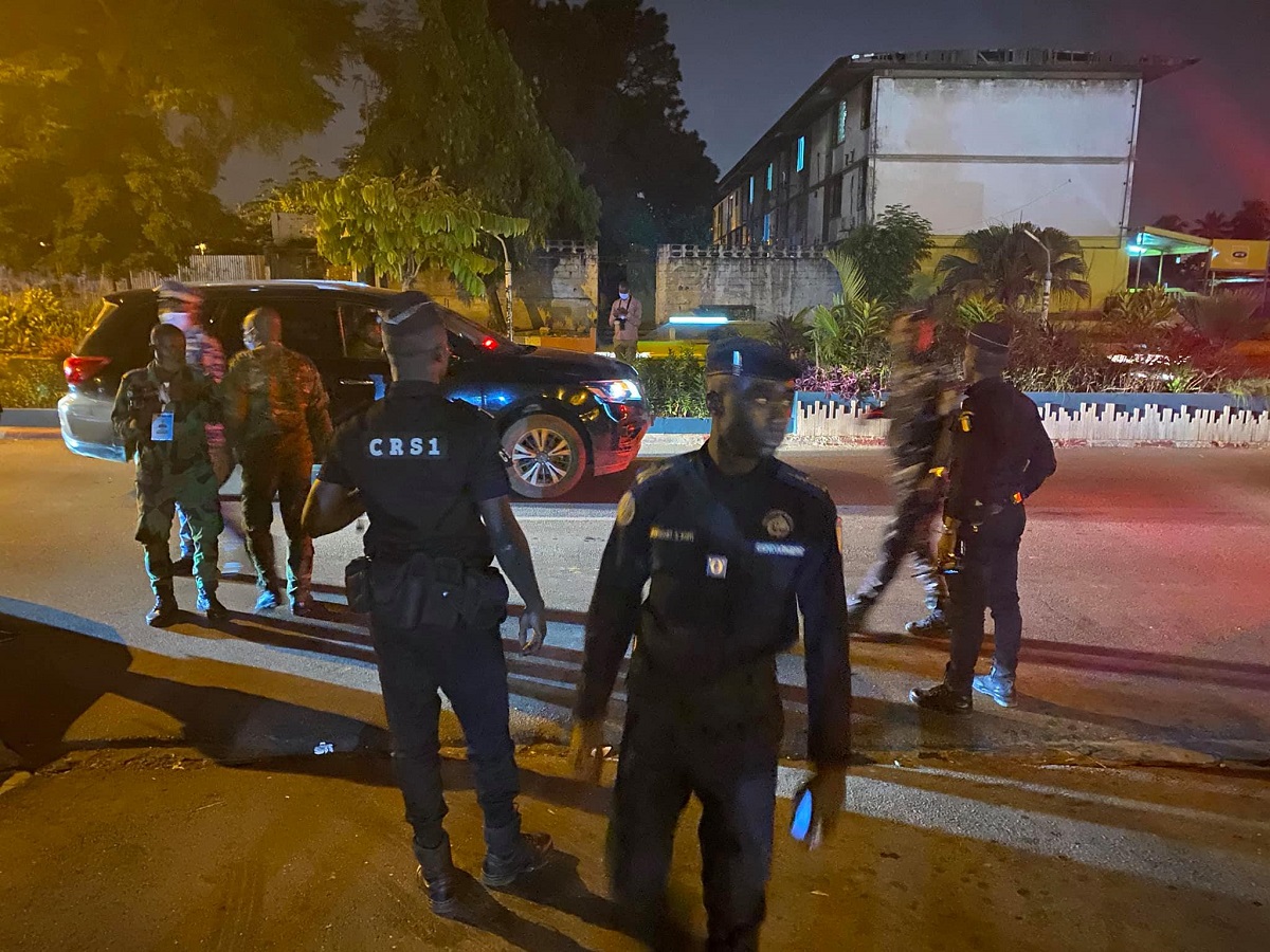 Côte d’Ivoire : instauration d’un couvre-feu d’une semaine dans la ville de…
