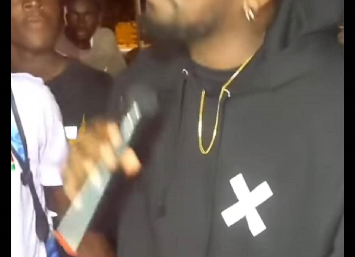 Peewii : le rappeur togolais « tue » ses fans en pleine rue en sortant un…, grosse émotion sur la toile (vidéo)