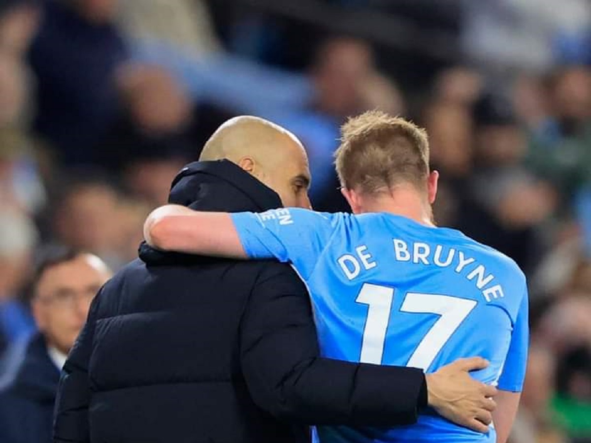 Guardiola sur De Bruyne : « … Les joueurs moyens croient qu’ils sont les maîtres »