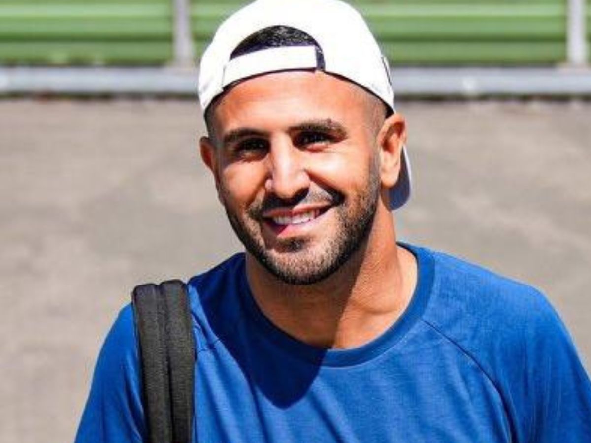 Riyad Mahrez utilisant un téléphone cassé : l’international algérien se fait moquer ; sa réaction (photo)