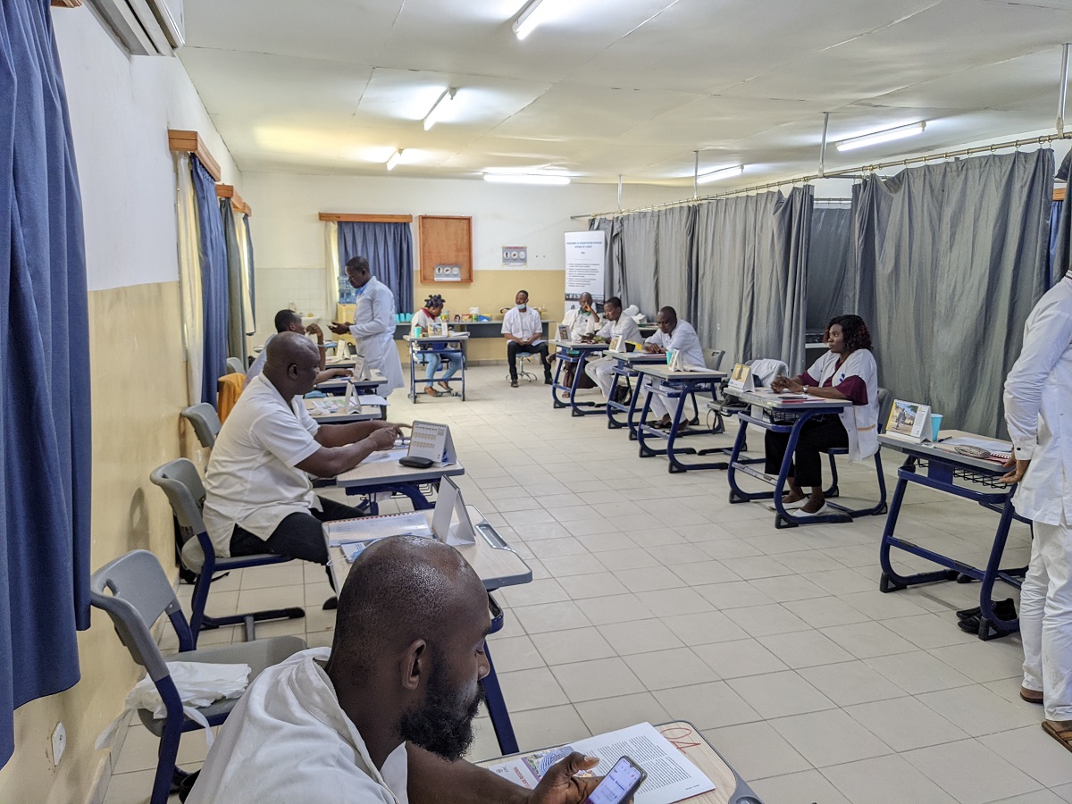Togo : le CICR renforce les capacités des techniciens orthopédistes d’ici et d’ailleurs sur la prise en charge de l’amputation trans-tibiale