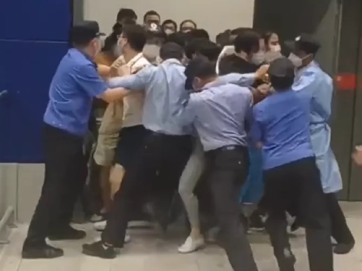 Chine : panique dans un magasin après le test Covid positif d’un enfant (vidéo)