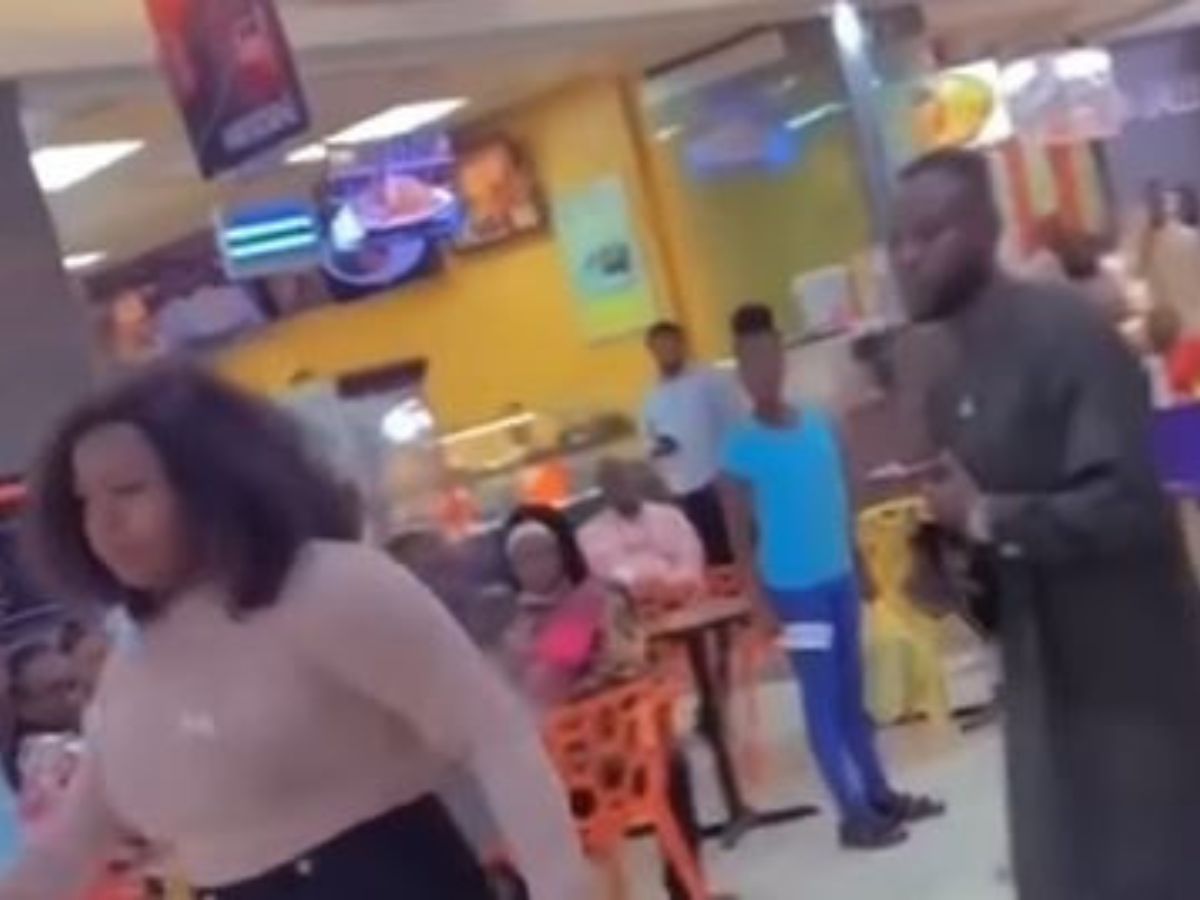 Demande en mariage publique : elle refuse, il insiste, elle le gifle (vidéo)