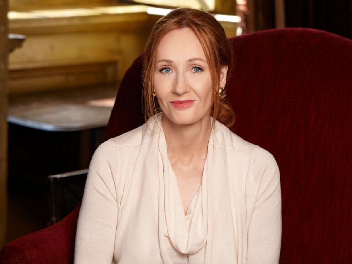 J. K. Rowling : l’écrivaine menacée de mort après l’attaque sur Salman Rushdie