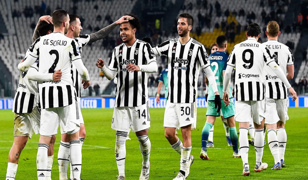 Foot : cet attaquant de la Juve marque et enlève le short au lieu du maillot pour éviter un carton jaune, mais il reçoit plutôt un rouge (photo)