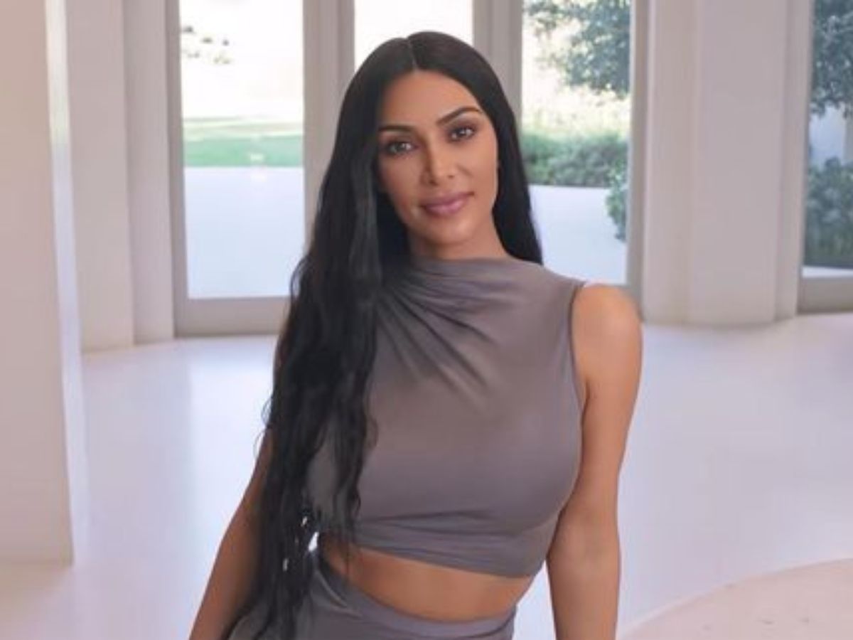 Kim Kardashian se fait resserrer le ventre : « c’est douloureux mais ça en vaut la peine » (photo)