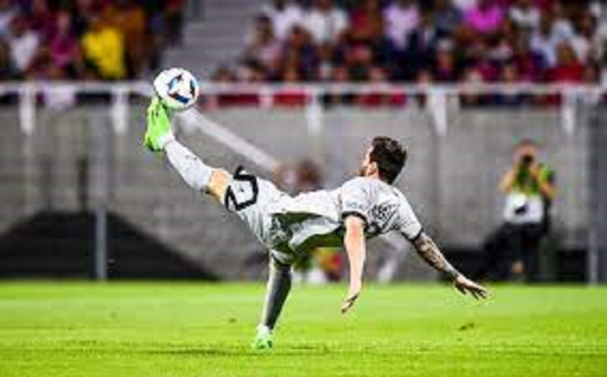 Lionel Messi : la star du PSG moquée pour son retourné acrobatique; la sœur de CR7 en rit (photo)