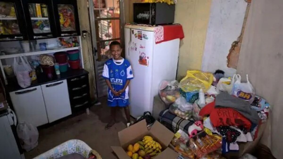 « On n’a rien à manger à la maison » ; un enfant appelle la police parce qu’il n’a plus rien à manger, tout le pays se mobilise
