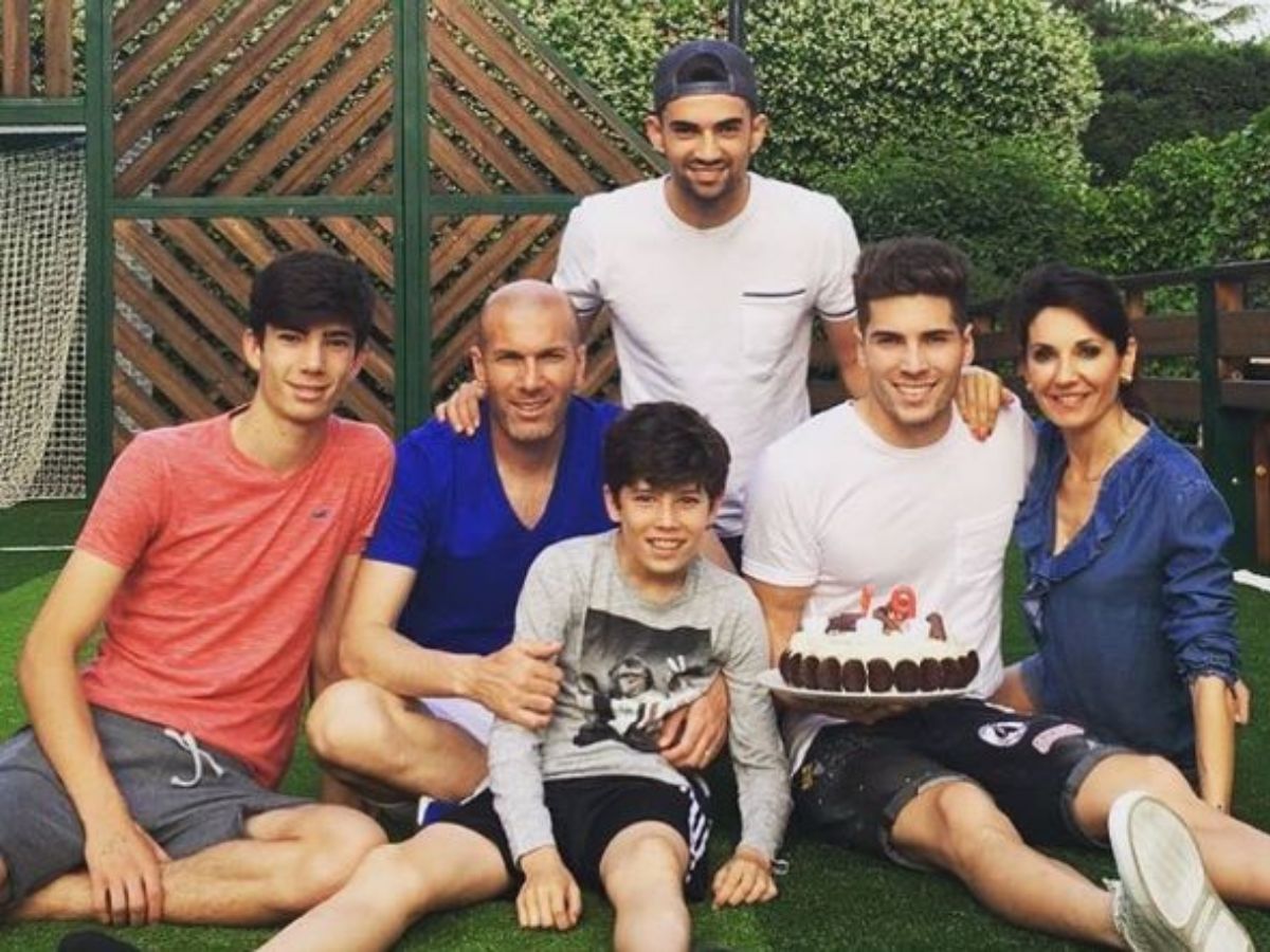 « Quel spectacle ! »: Zidane, son épouse et leurs 4 fils s’affichent canons en maillot de bain (photo)