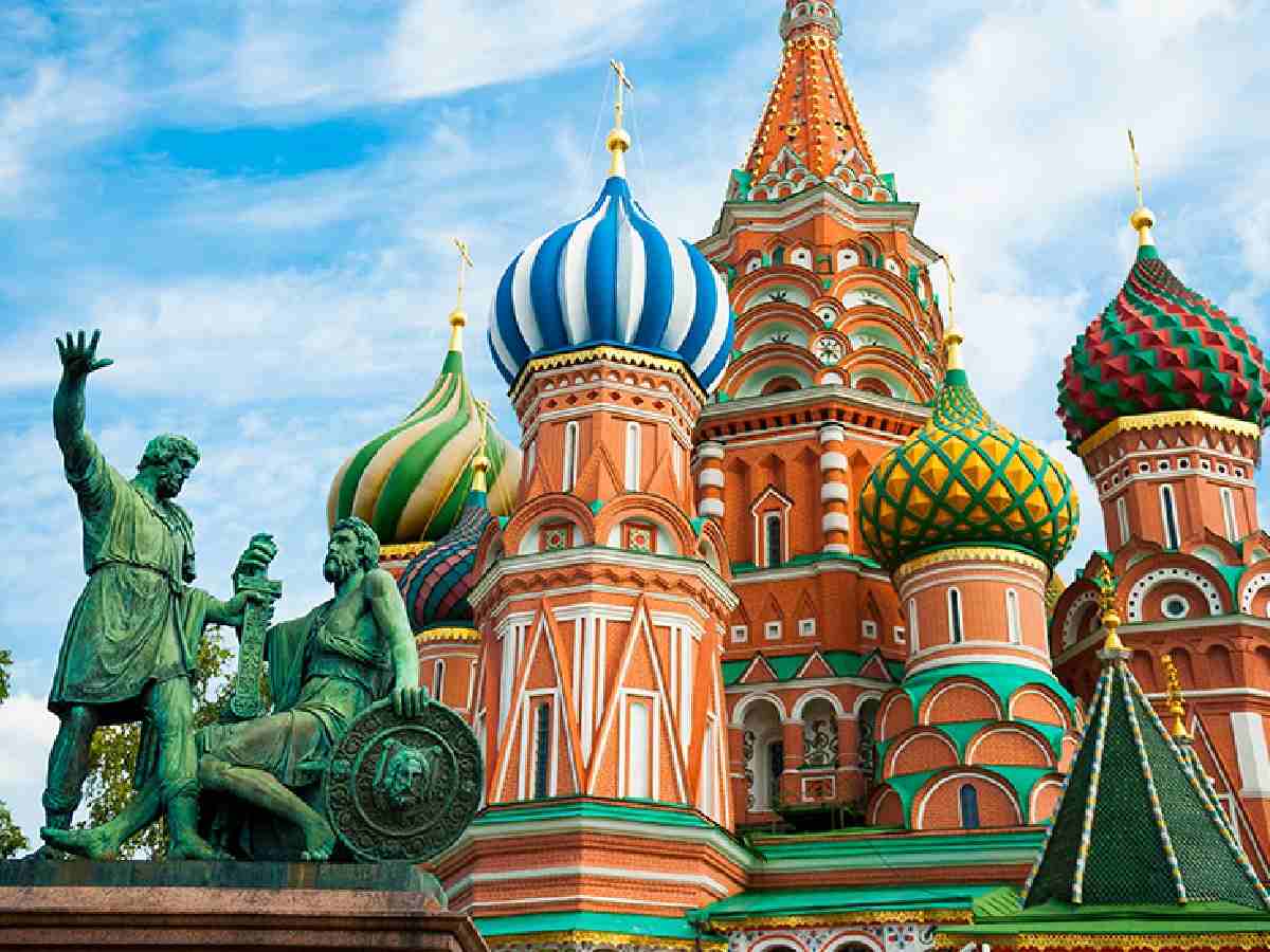 Russie : une pub pour convaincre les étrangers de venir en vacances fait le buzz ; « de belles femmes, de la vodka… » (vidéo)