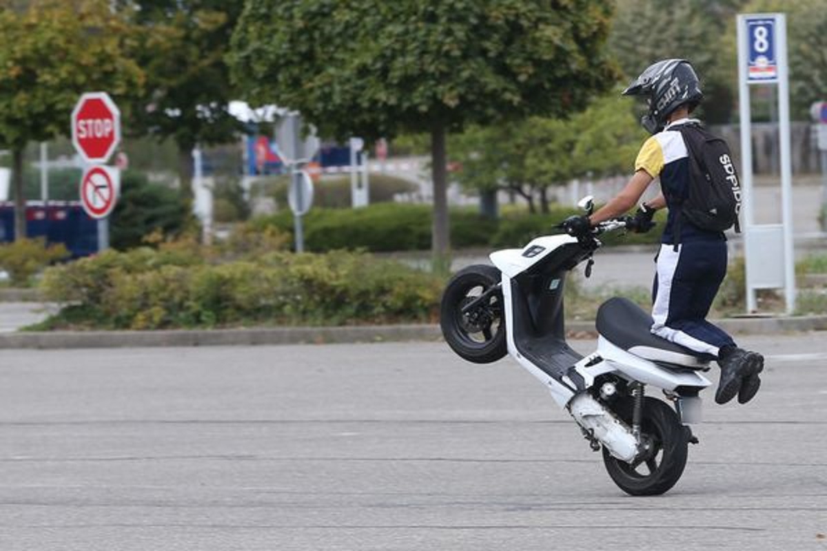 Drame à Marseille : un jeune de 19 ans se tue à moto en faisant du rodéo urbain