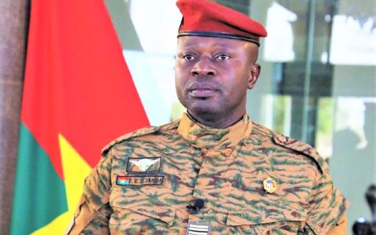Coup d’État au Burkina Faso :  »J’appelle le capitaine Traoré à revenir à la raison »; le lieutenant Damiba donne un avertissement
