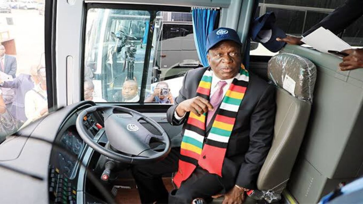 Des dirigeants africains entassés dans un bus aux funérailles de la Reine Elizabeth II ? Ces photos qui choquent la toile