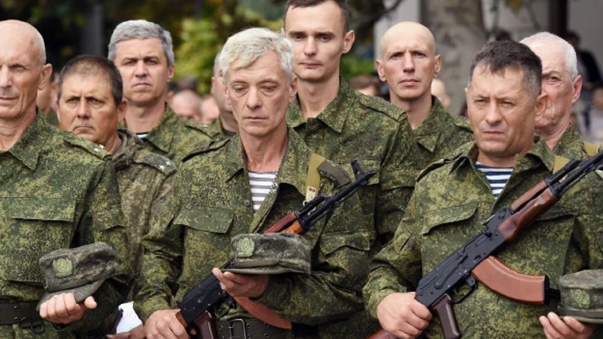 Guerre en Ukraine : des photos humiliantes de la nouvelle armée russe (composée d’hommes âgés) choquent la toile