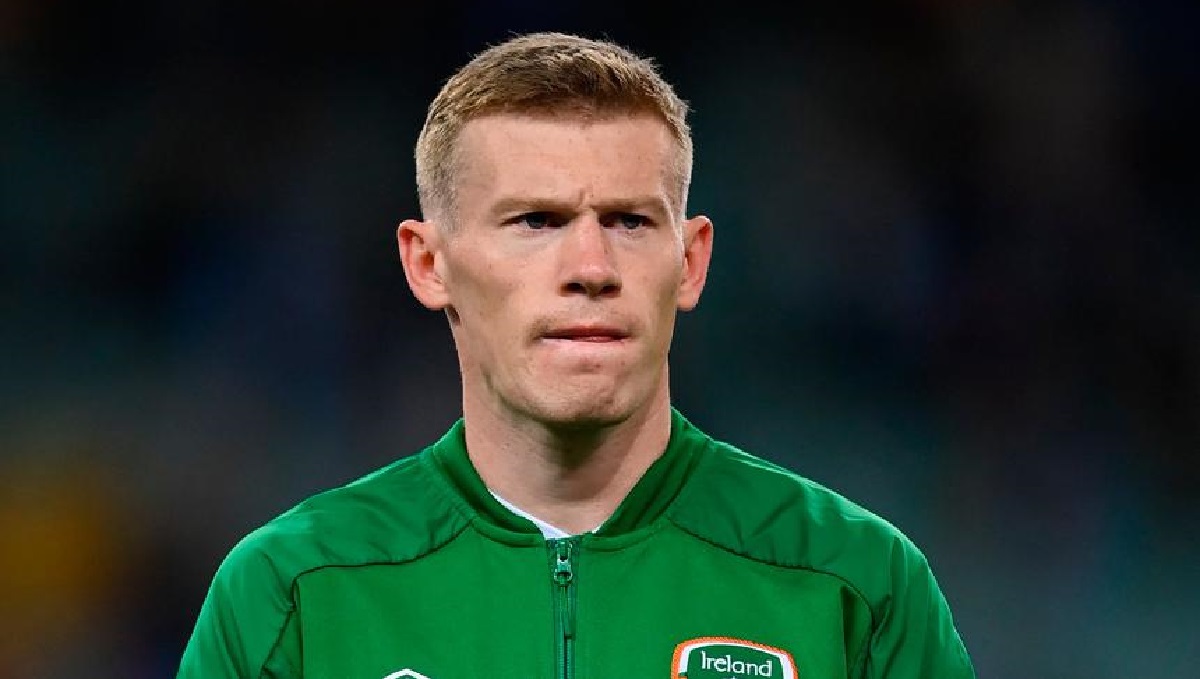 James McClean : le footballeur aperçu à l’écart de ses coéquipiers de Wigan pendant la minute de silence pour la mort de la reine (photos)