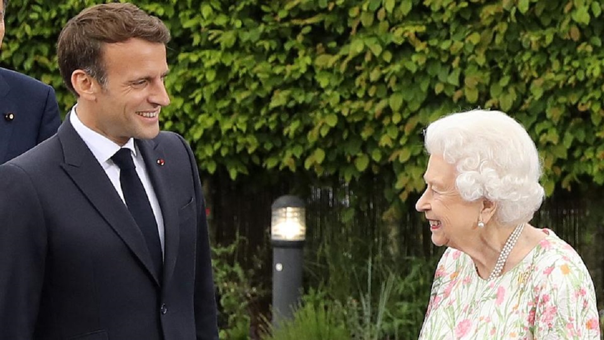 « Je garde le souvenir d’une amie de la France »; Emmanuel Macron réagit à la mort de la reine Elisabeth II