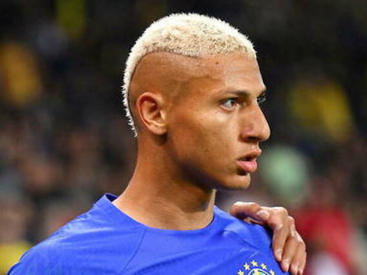 « Sans nos joueurs noirs, nous n’aurions pas d’étoiles sur nos maillots », le Brésil réagit au jet de banane sur Richarlison