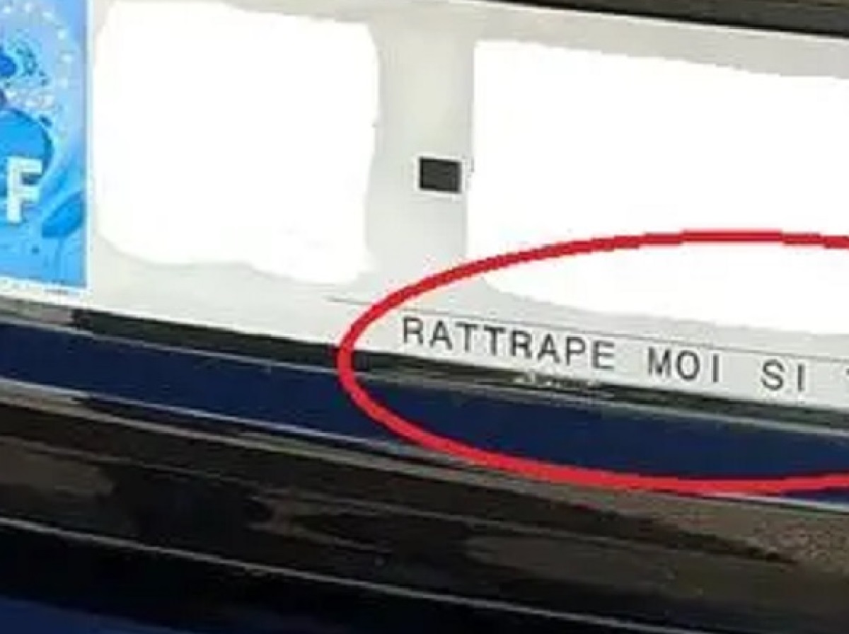 Les plaques d’immatriculation très insolites d’un conducteur choquent tout le monde (photo)