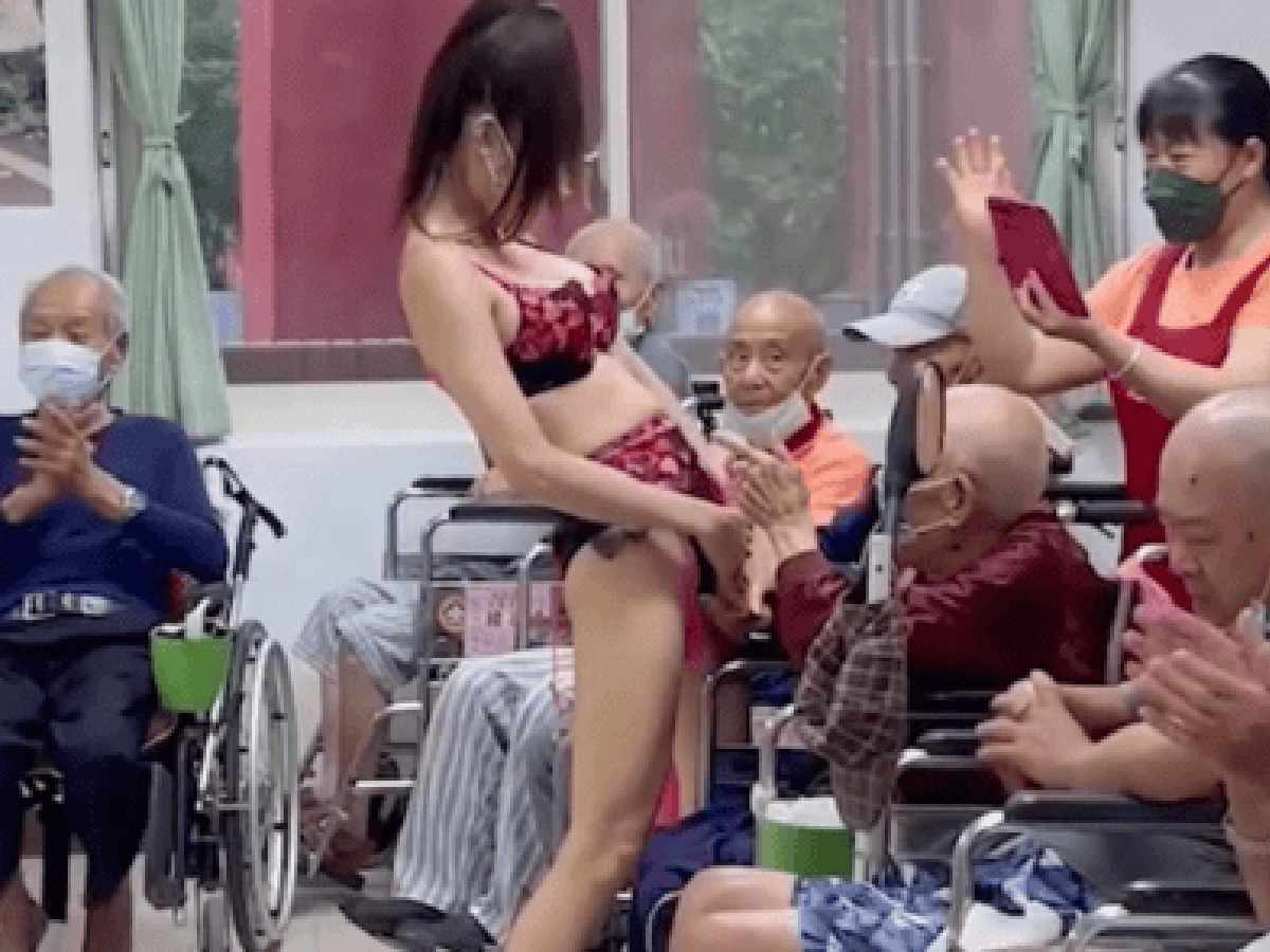 Une maison de retraite engage une stripteaseuse pour ses pensionnaires