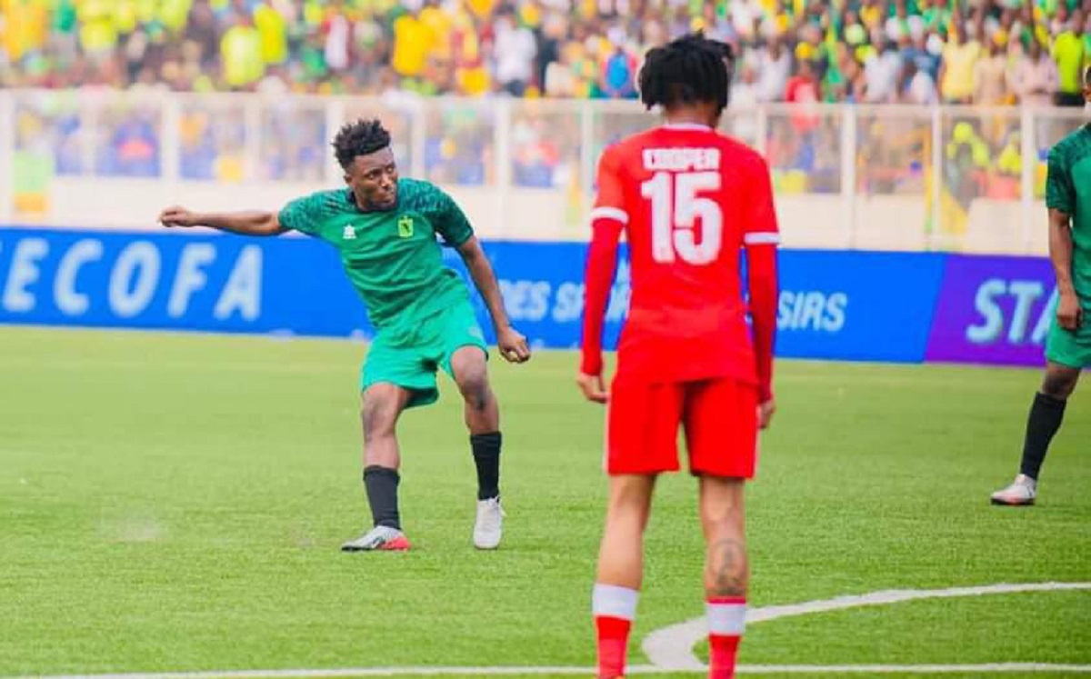 Tchakei Marouf : l’international togolais marque encore un somptueux coup franc en RDC (vidéo)