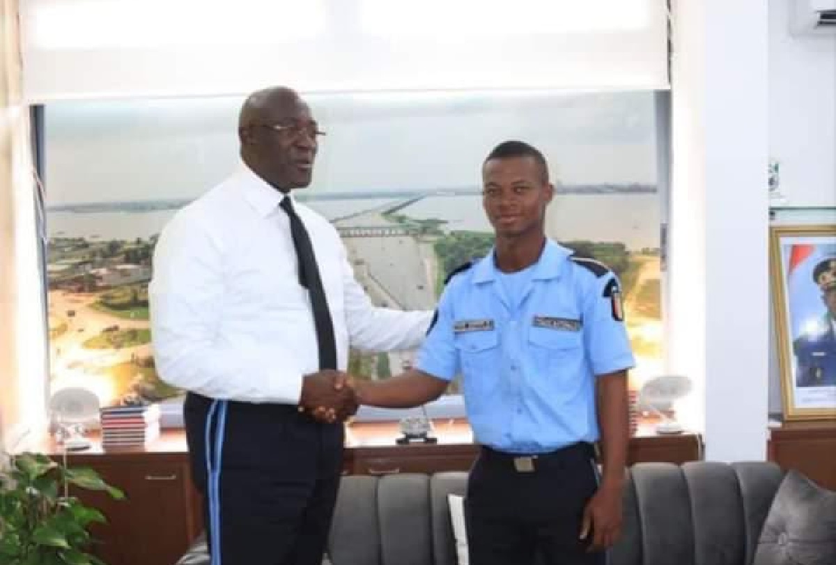 Côte d’Ivoire : le policier devant lequel Dezy Dokui a twerké au Tchin-tchinn est… par les autorités