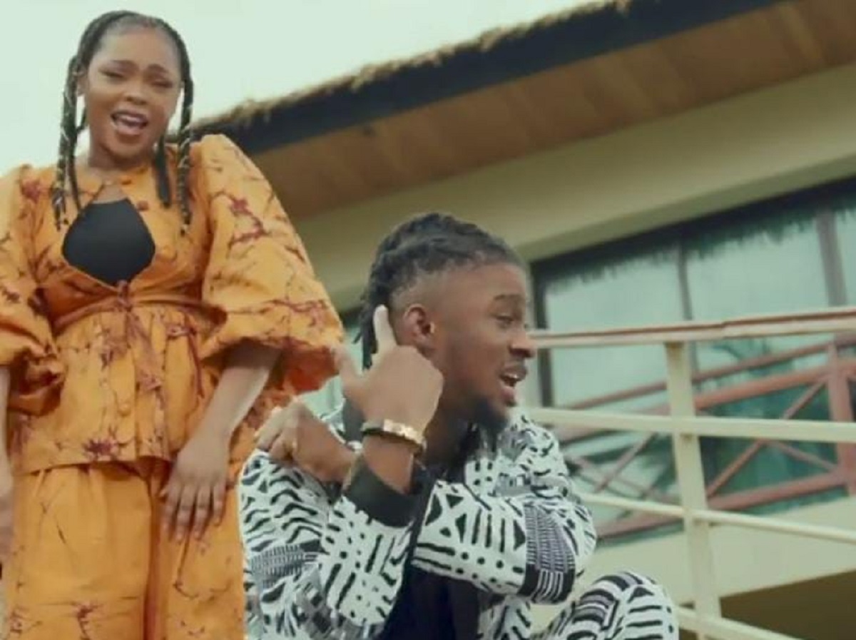 KS Bloom : contre toute attente, l’artiste et Chidinma sortent un nouveau feat ; Bloom rappe en anglais (vidéo)