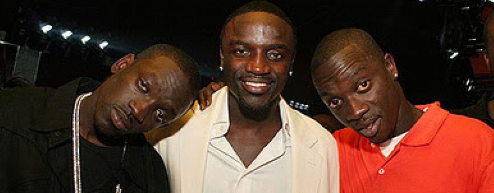 Akon : « Il ne pouvait pas laisser tout cet argent » ; l’artiste révèle comment il s’est servi de son propre frère pour…