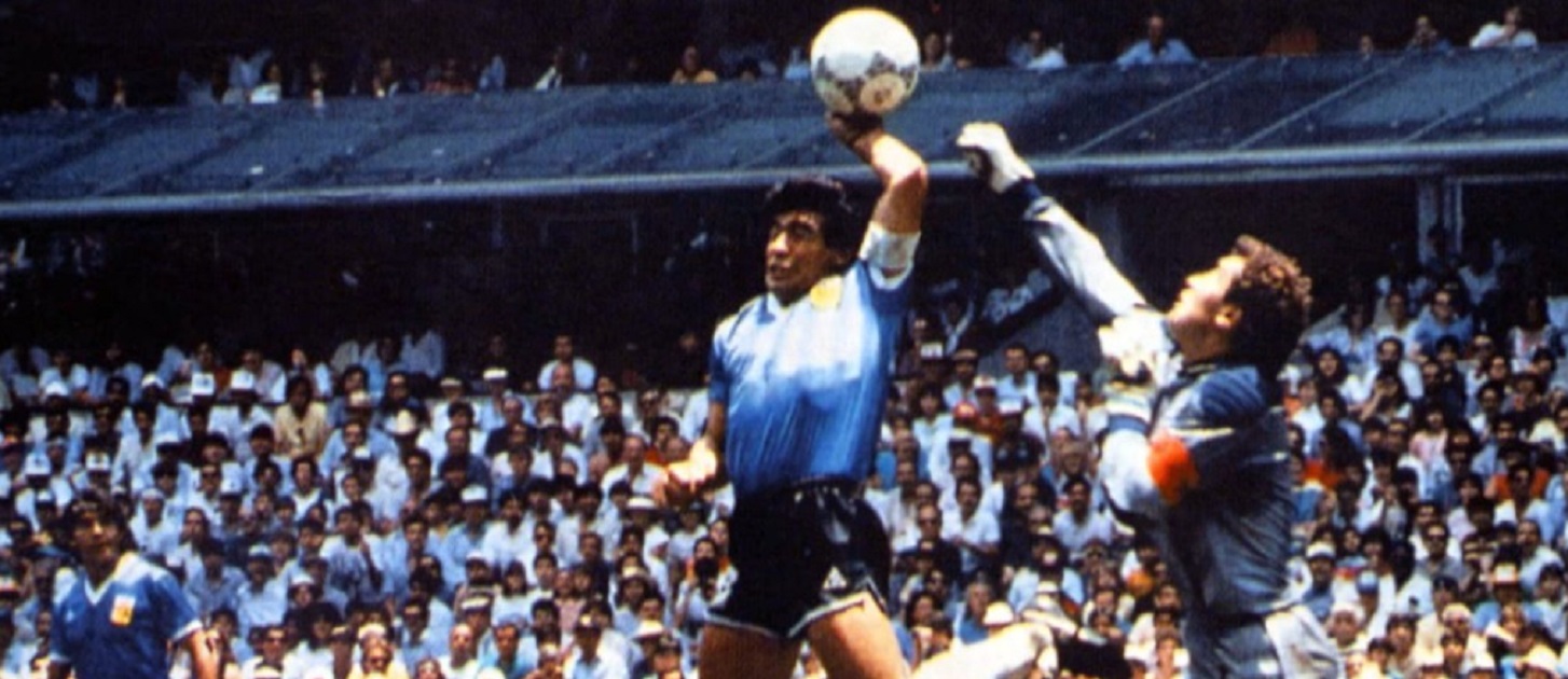 Diego Maradona/Hand of God : le ballon avec lequel il a marqué ce but légendaire mis aux enchères