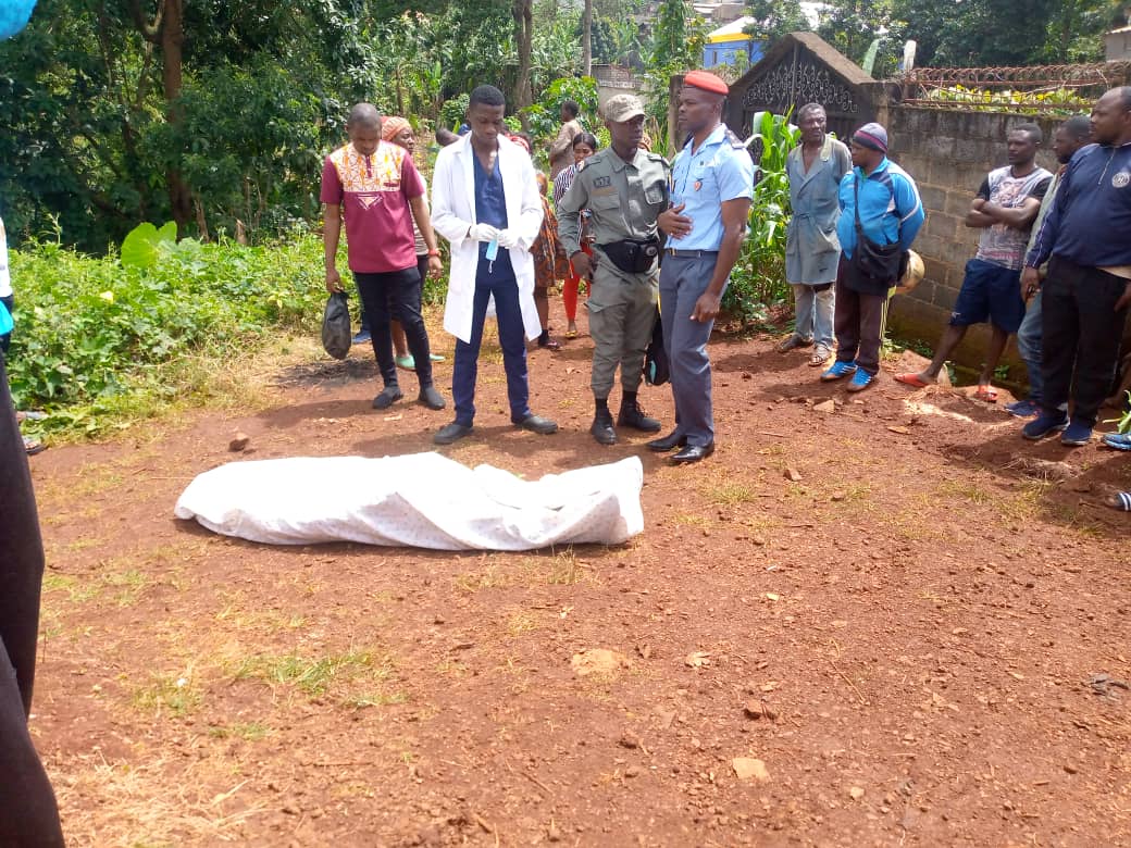Drame au Cameroun : un jeune homme poignardé à mort par son voisin