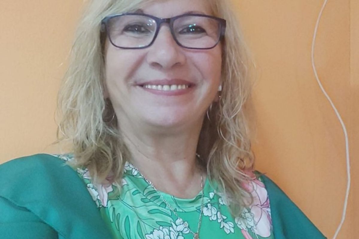 Elle envoie une demande d’emploi dans une école en 1985, on lui répond 37 ans plus tard