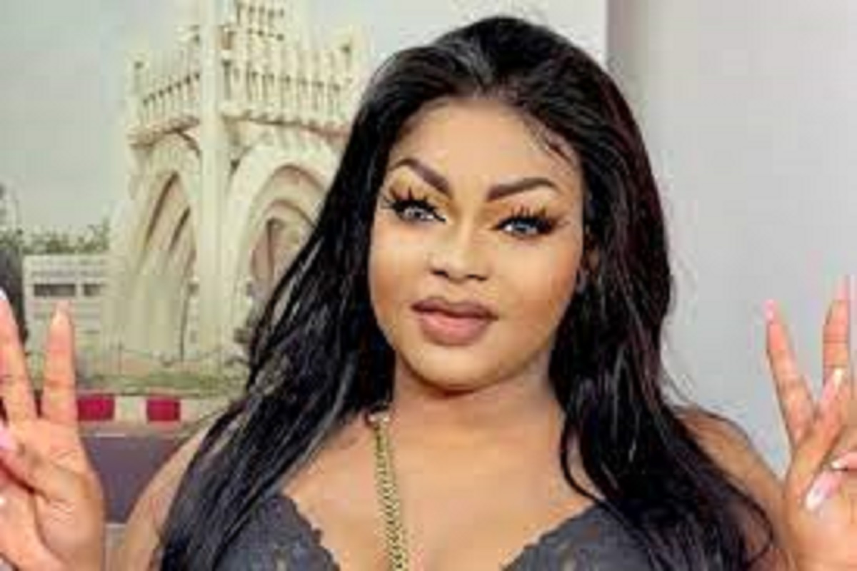 Eudoxie Yao : la bimbo ivoirienne enflamme la toile en lingerie