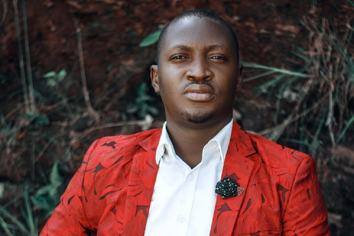 « Personne n’a besoin d’amour dans ce pays…Chantez autre chose », le journaliste Florent Attiogbe tacle les artistes