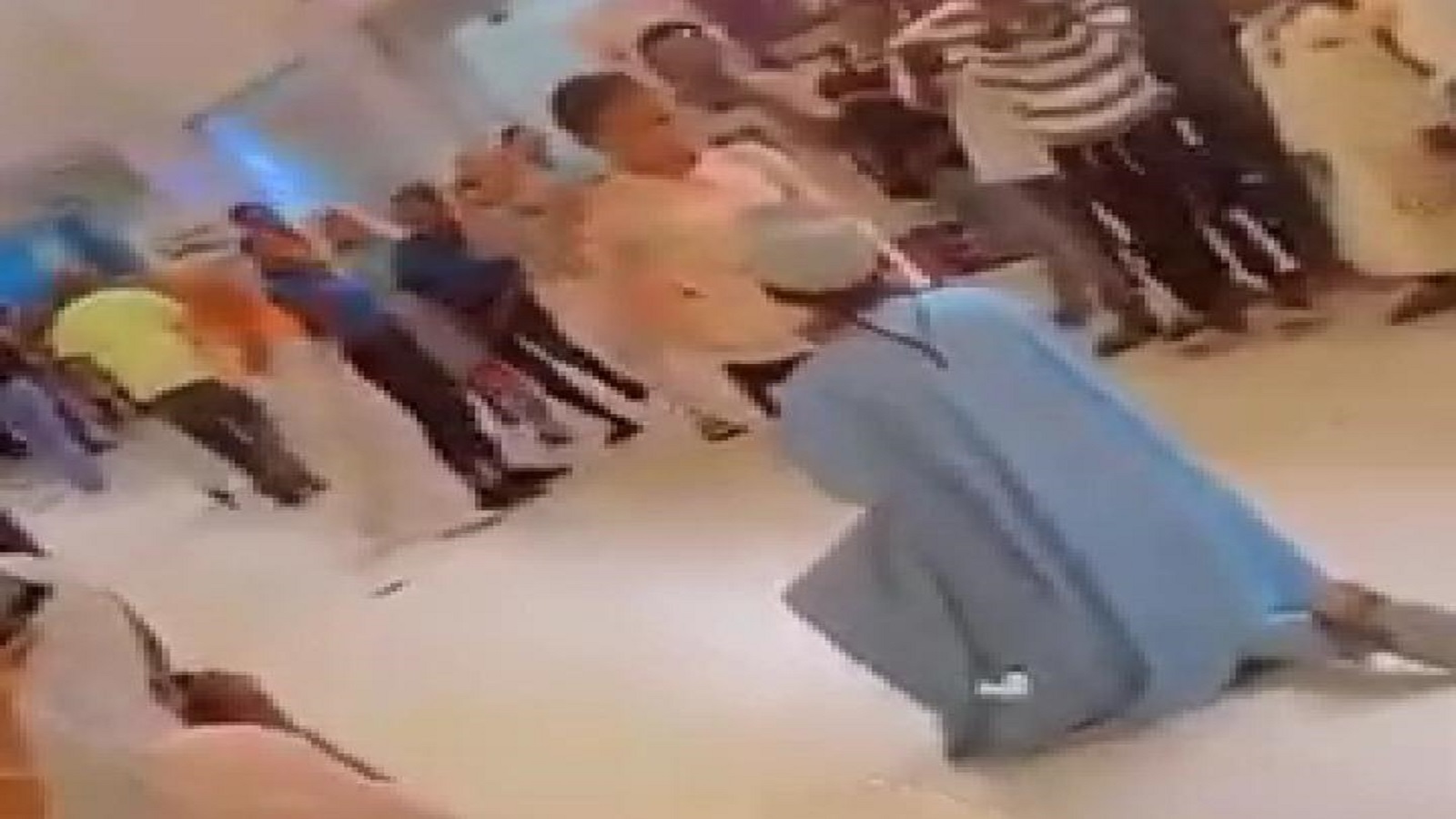 Insolite : elle gifle violemment son petit ami qui l’a demandée en mariage en public (vidéo)