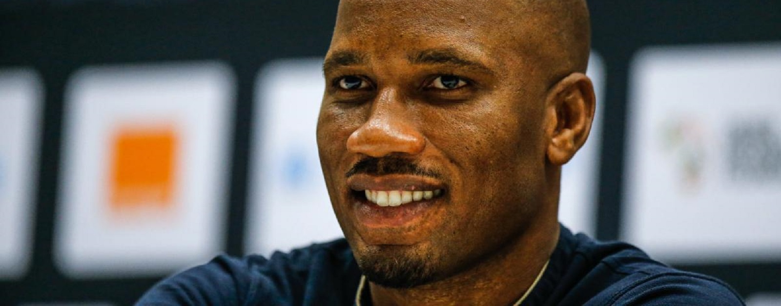 « Garder les yeux ouverts » ; la réponse de Didier Drogba à un journaliste fait éclater de rire (vidéo)