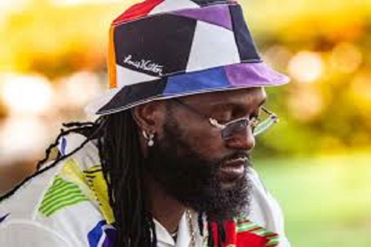 Adebayor : « Chaque fois que je rencontre Eto’o, il parle toujours de… » ; la star togolaise marquée par cette habitude du Camerounais