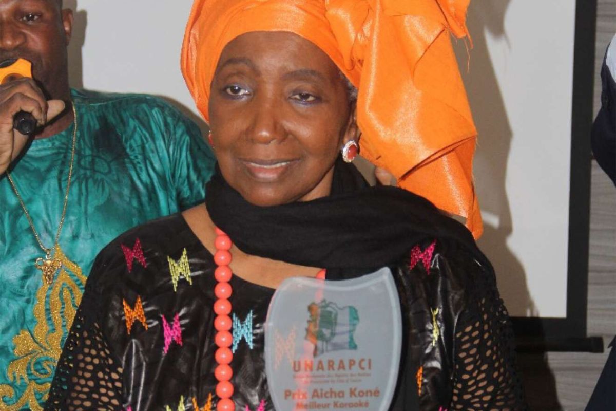 Aïcha Koné : « Elle venait de me donner ma chance de réussir… » ; cet artiste ivoirien rend un vibrant hommage à la diva
